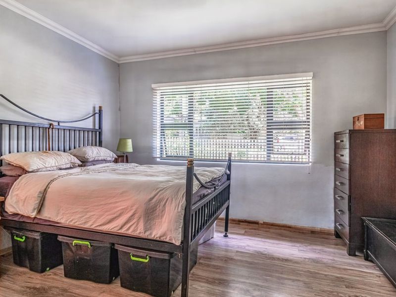 Versatile Living with Private Cottage in Sought After Estate  - Photo 5