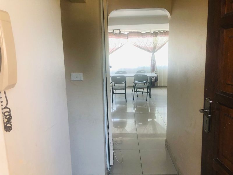 2 Bedrooms, 1 Bathroom Apartment For Sale In Bulwer, Durban - Photo 2