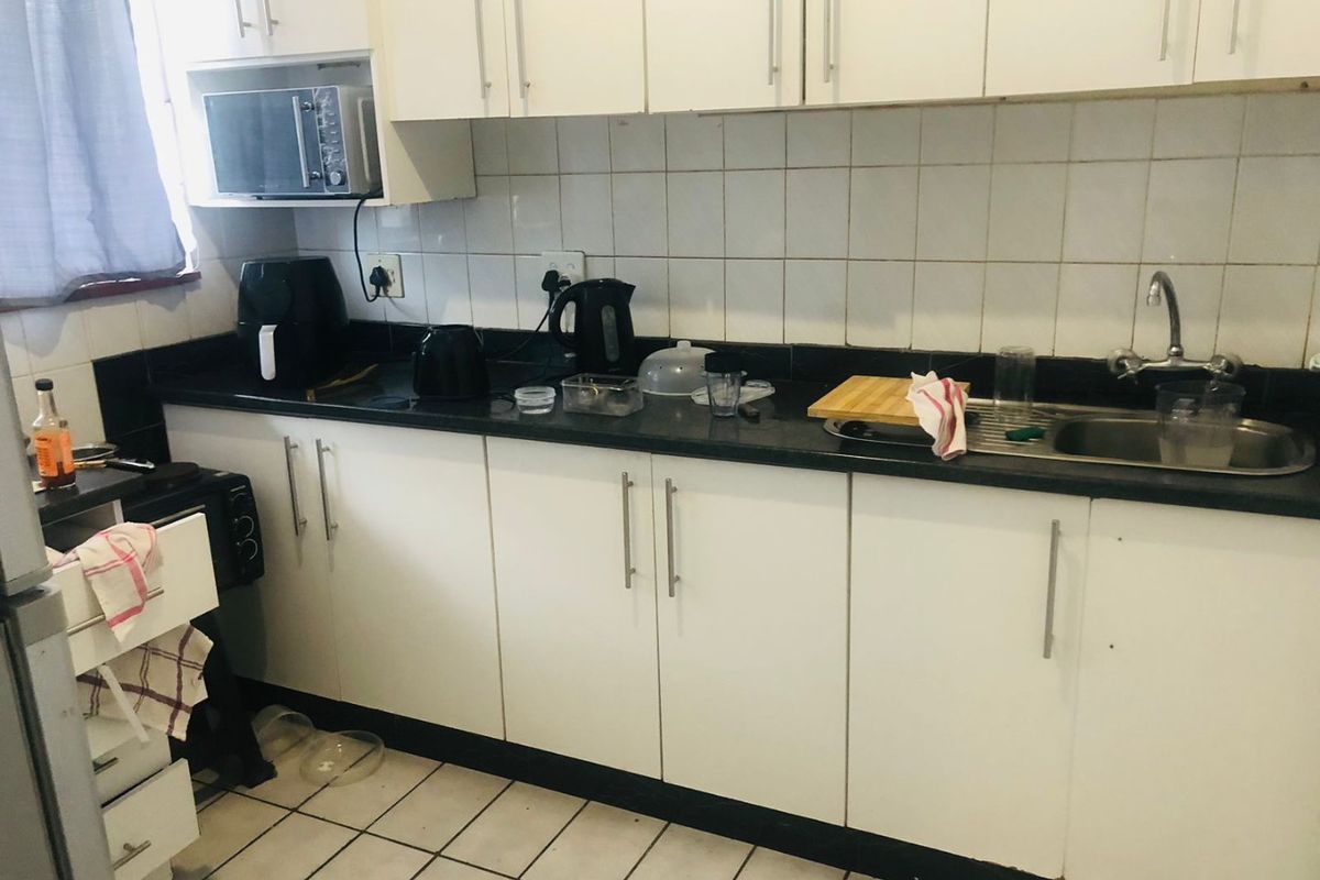 2 Bedrooms, 1 Bathrooms For Sale In Pinetown, Durban - Photo 2