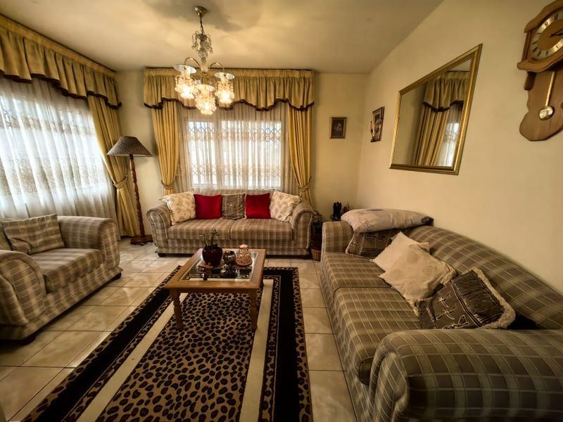 5 Bedroom Stately Dual-Home Gem at 64 St Pauls Avenue, Reservoir Hills - Photo 7