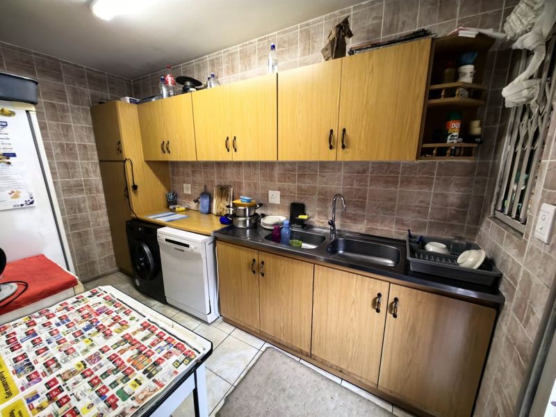 5 Bedroom Stately Dual-Home Gem at 64 St Pauls Avenue, Reservoir Hills - Photo 5