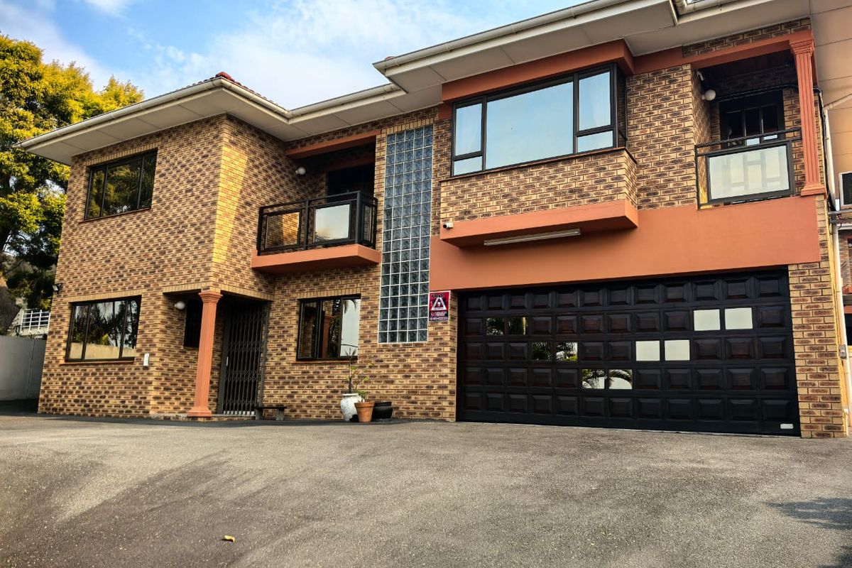 5 Bedroom Stately Dual-Home Gem at 64 St Pauls Avenue, Reservoir Hills - Photo 2