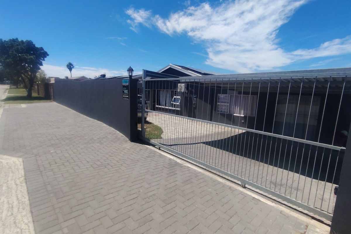 Spacious Family Home with Entertainment Paradise and Flatlet Income Potential - Photo 4