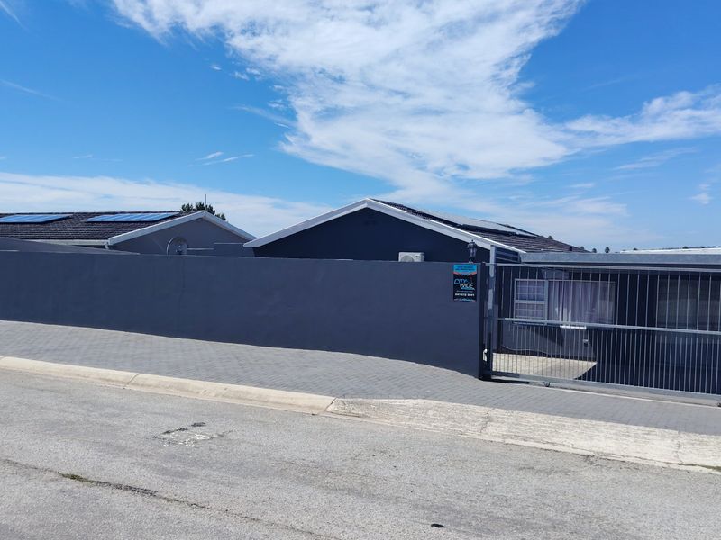 Spacious Family Home with Entertainment Paradise and Flatlet Income Potential - Photo 3