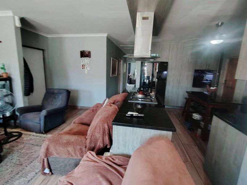 Spacious Family Home with Entertainment Paradise and Flatlet Income Potential - Photo 8