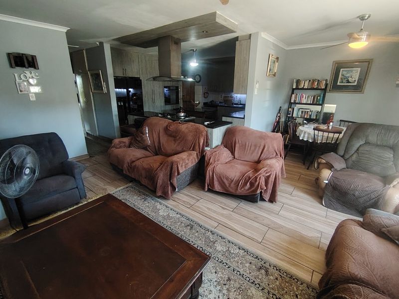 Spacious Family Home with Entertainment Paradise and Flatlet Income Potential - Photo 9