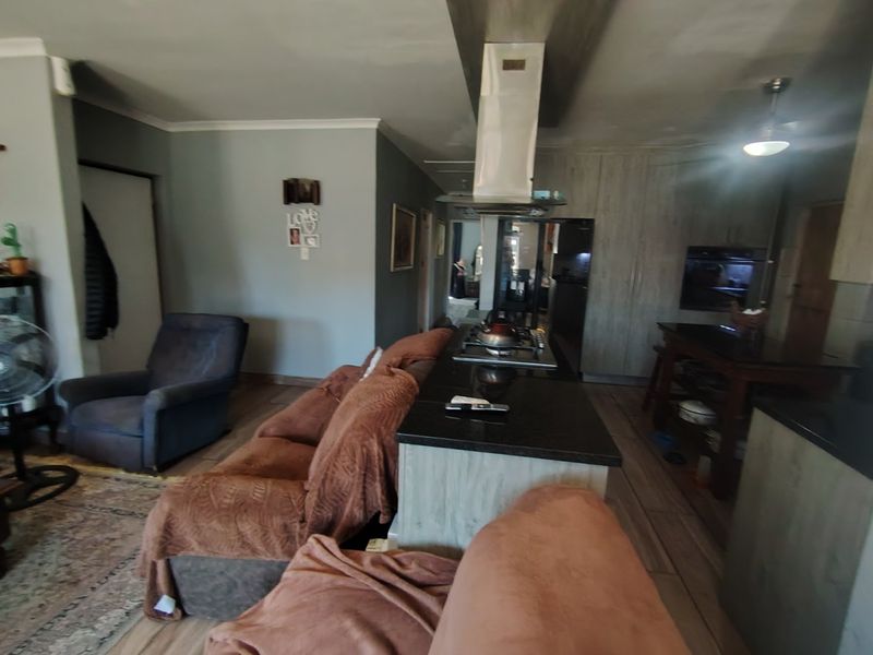 Spacious Family Home with Entertainment Paradise and Flatlet Income Potential - Photo 7