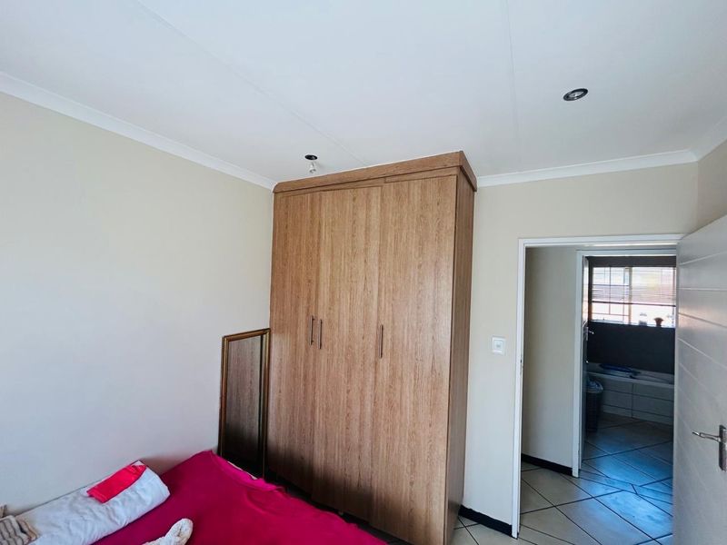 2 bedroom townhouse for sale in violet complex  - Photo 7