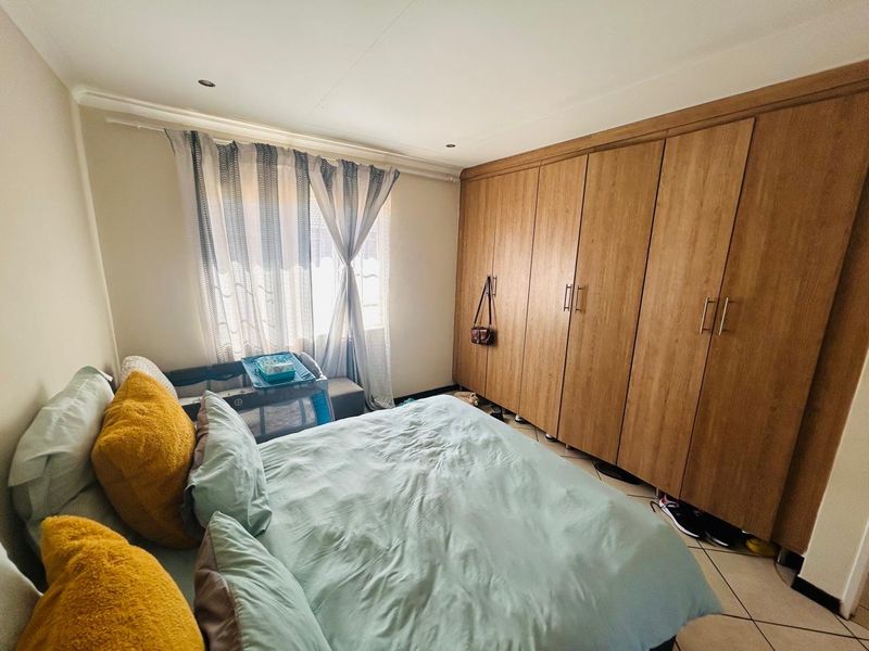 2 bedroom townhouse for sale in violet complex  - Photo 6