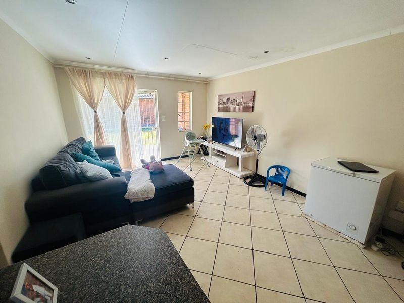 2 bedroom townhouse for sale in violet complex  - Photo 5