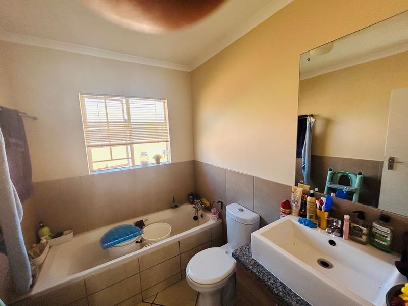 2 bedroom townhouse for sale in violet complex  - Photo 9