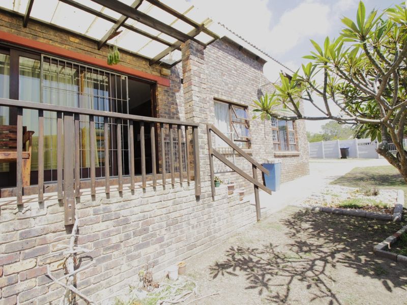 Coastal Ease. Effortless Living. Exceptional Potential. - Photo 3