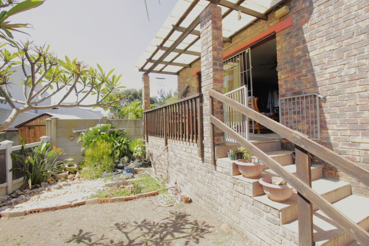 Coastal Ease. Effortless Living. Exceptional Potential. - Photo 2