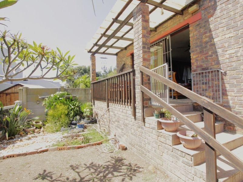 Coastal Ease. Effortless Living. Exceptional Potential. - Photo 2