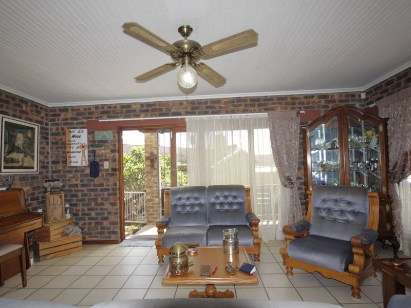 Coastal Ease. Effortless Living. Exceptional Potential. - Photo 4