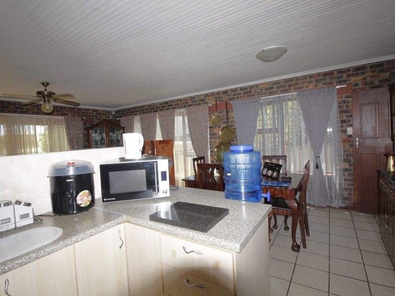 Coastal Ease. Effortless Living. Exceptional Potential. - Photo 9