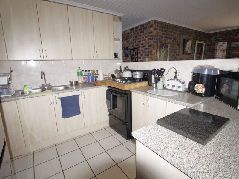 Coastal Ease. Effortless Living. Exceptional Potential. - Photo 7