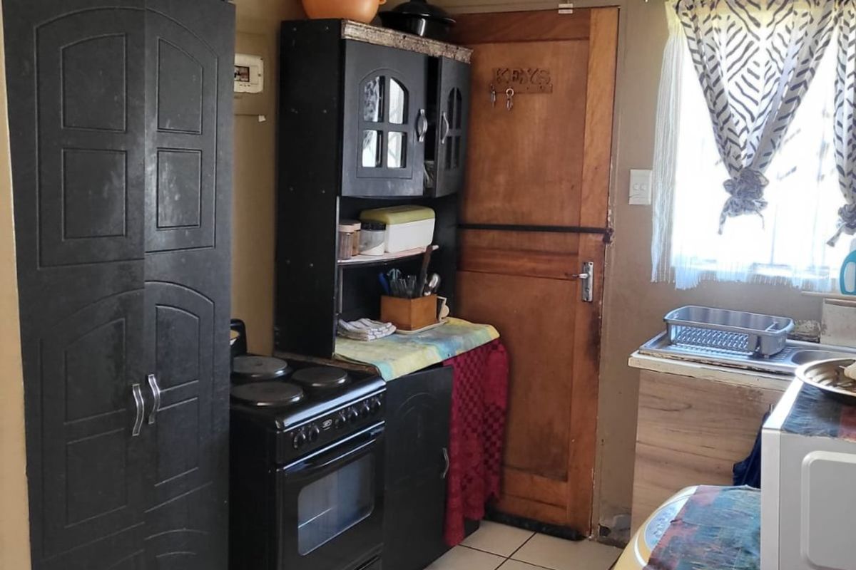 Investment Property For Sale in Cosmo City   - Photo 4