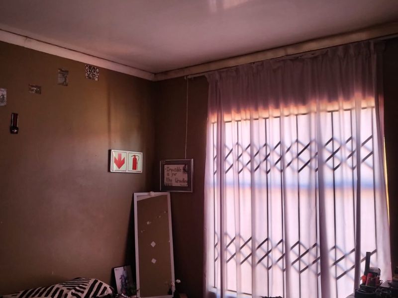 Investment Property For Sale in Cosmo City   - Photo 8