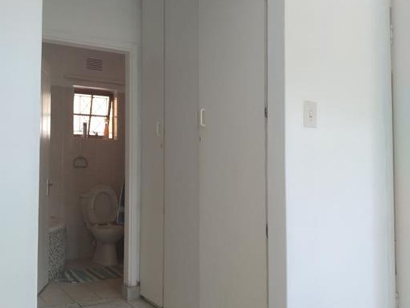 Two bedroom Townhouse for sale in Margate - Photo 7