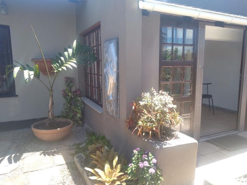 Two bedroom Townhouse for sale in Margate - Photo 3