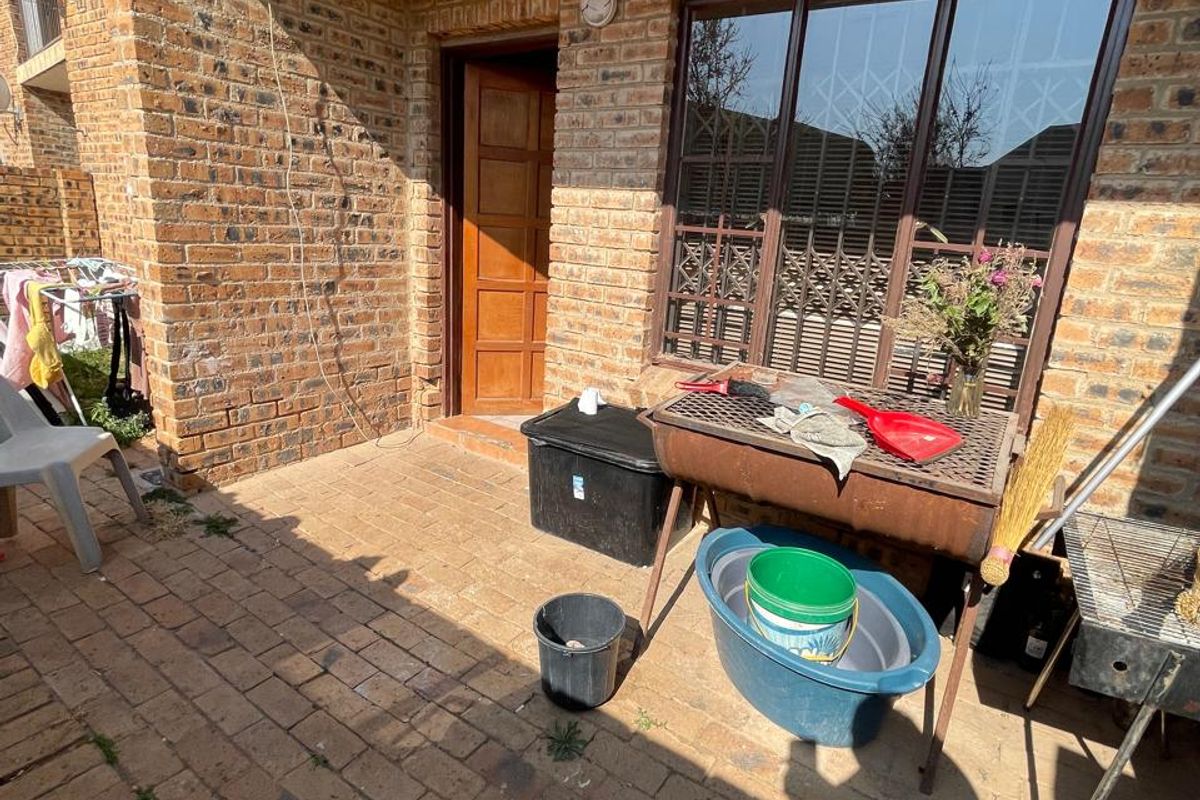 TWO BEDROOMS AND ONE FULL BATHROOM - Photo 4