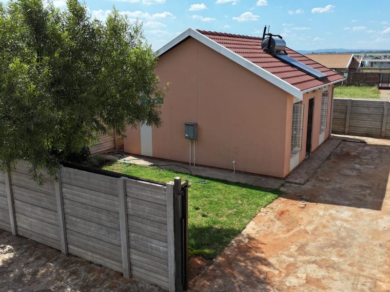 Charming   2 bedroom house for sale in prime location.  - Photo 4