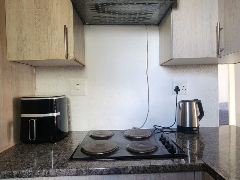 Charming   2 bedroom house for sale in prime location.  - Photo 10