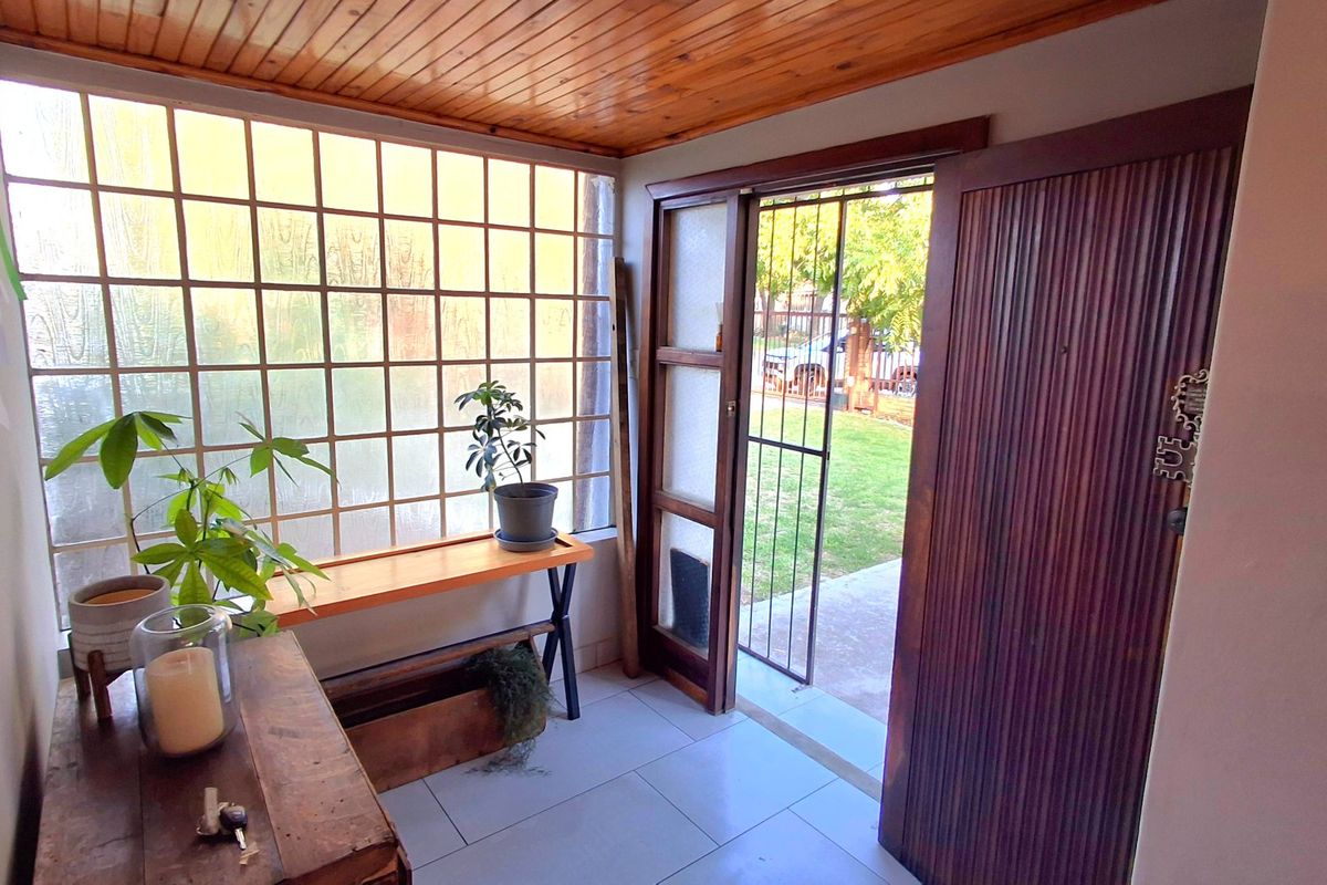 Modern 4-Bedroom, 2-Bathroom Home Near All Amenities - Photo 5