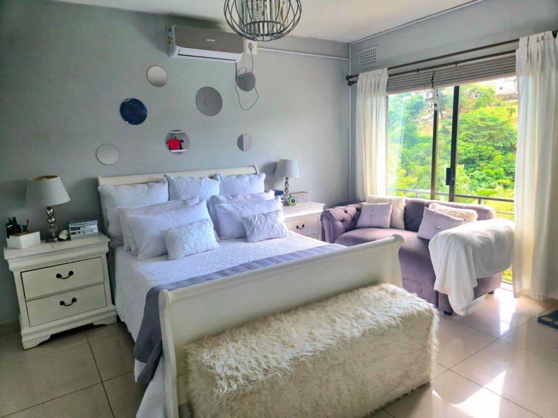 4 Bedroom House for Sale in Ocean View Bluff - Photo 6