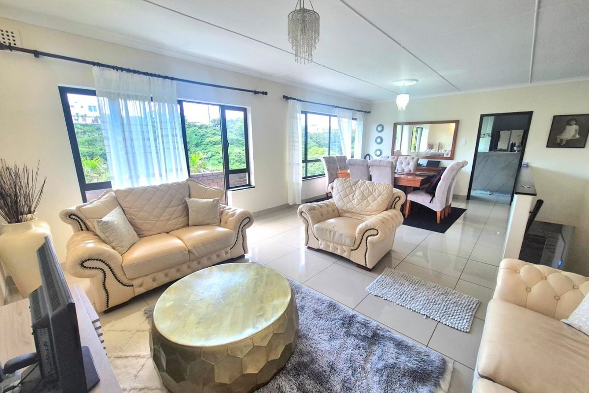 4 Bedroom House for Sale in Ocean View Bluff - Photo 4