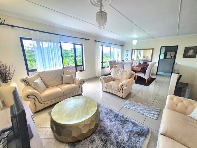 4 Bedroom House for Sale in Ocean View Bluff - Photo 4