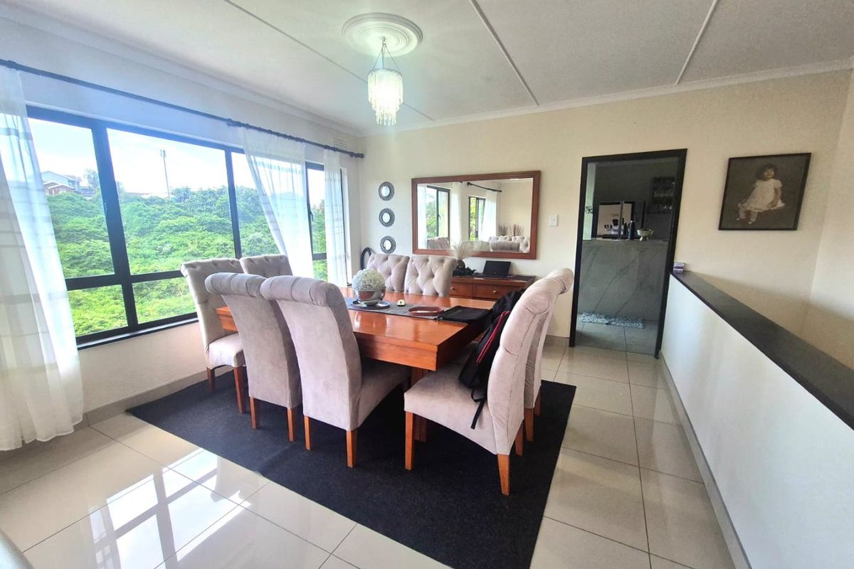 4 Bedroom House for Sale in Ocean View Bluff - Photo 5