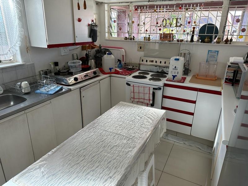 SOLE MANDATE-CHARMING FAMILY HOME WITH SPACE TO GROW IN NIRVANA!!! - Photo 4