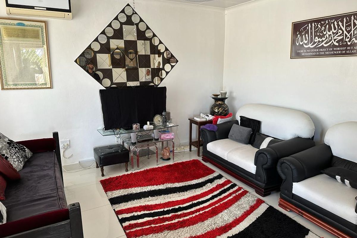 SOLE MANDATE-CHARMING FAMILY HOME WITH SPACE TO GROW IN NIRVANA!!! - Photo 2