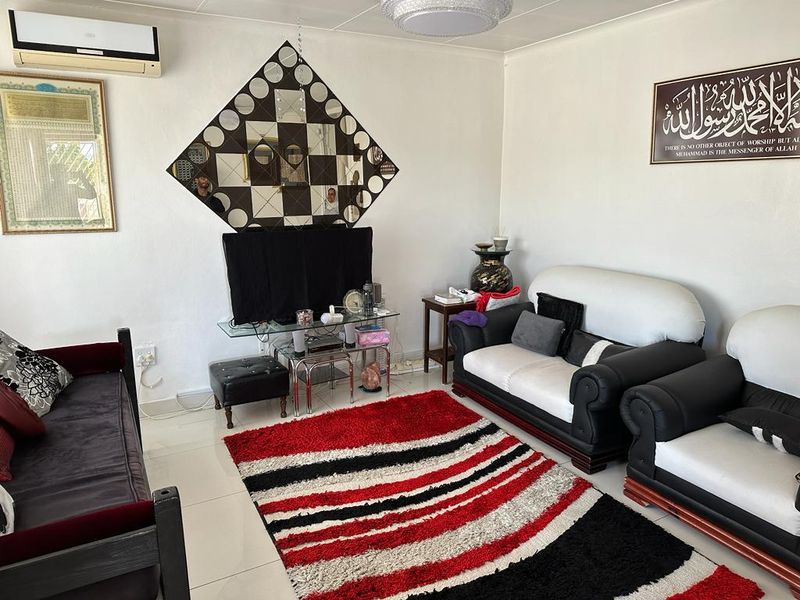 SOLE MANDATE-CHARMING FAMILY HOME WITH SPACE TO GROW IN NIRVANA!!! - Photo 2