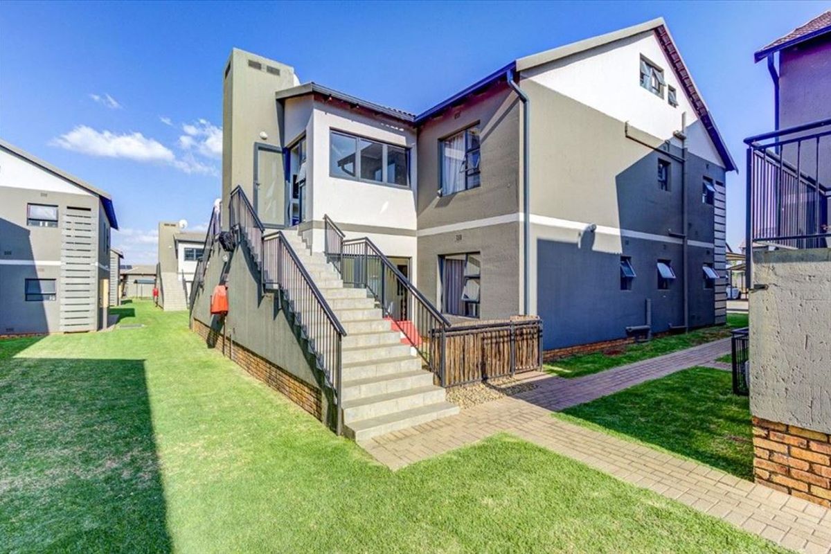 Comfortable and Functional Home Layout - Photo 3