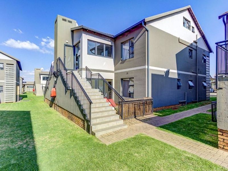 Comfortable and Functional Home Layout - Photo 3