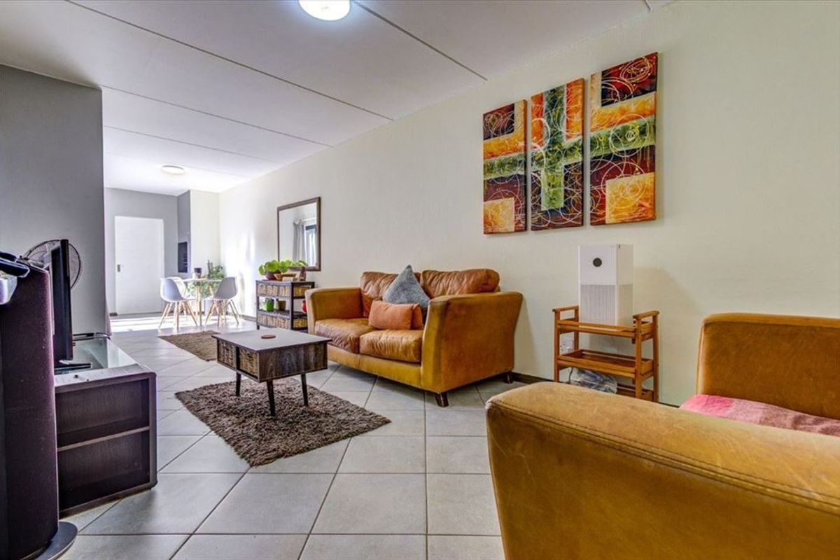 Comfortable and Functional Home Layout - Photo 2