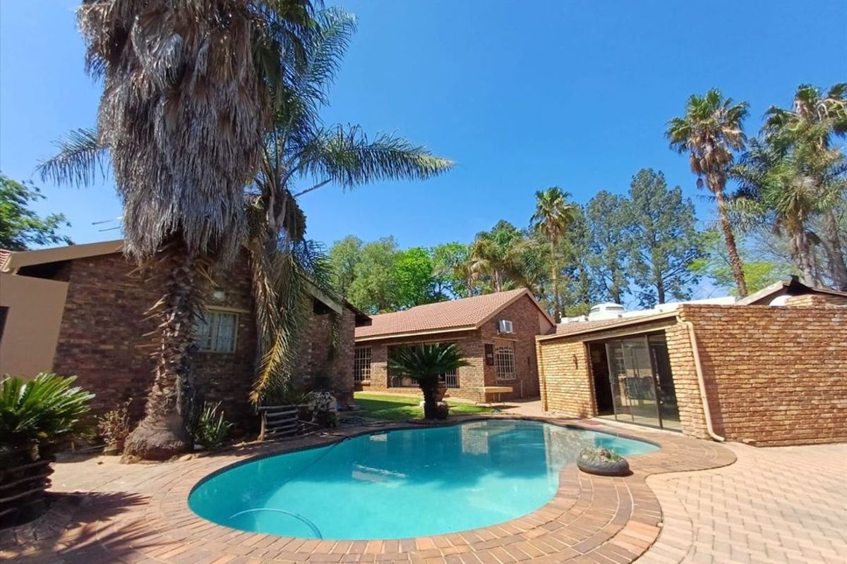 Exceptional Family Home with Luxury Features - Photo 3