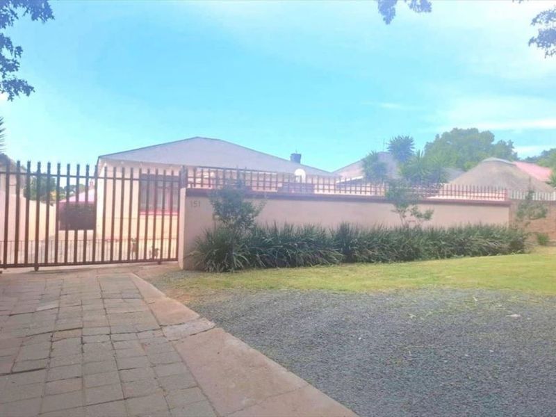 Spacious and Well-Designed Family Home - Photo 3