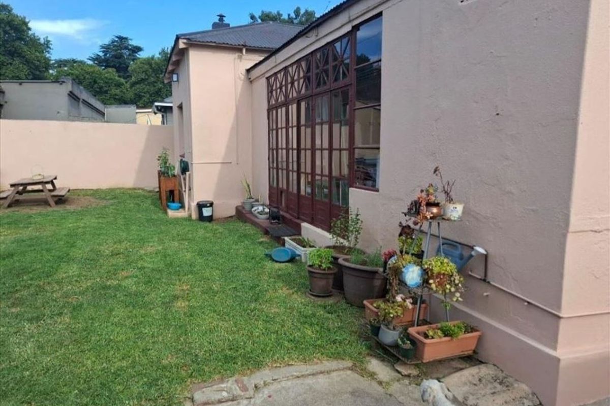 Spacious and Well-Designed Family Home - Photo 2