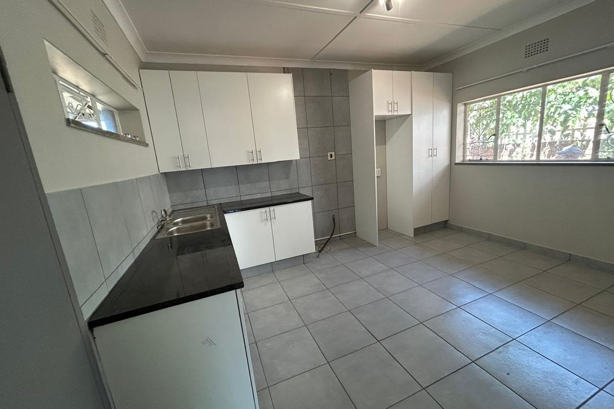 Spacious Home with Ample Parking and Staff Quarters - Photo 2