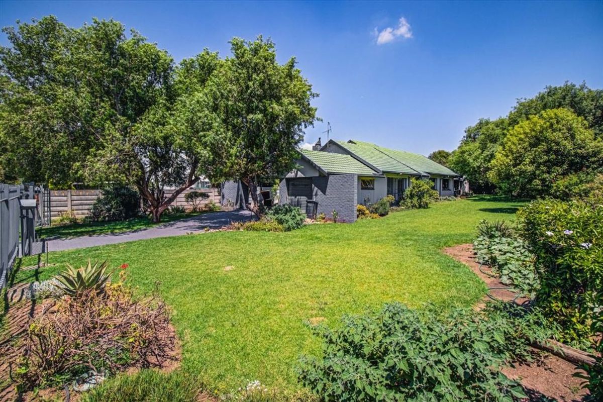 Spacious Family Home with Added Convenience - Photo 3