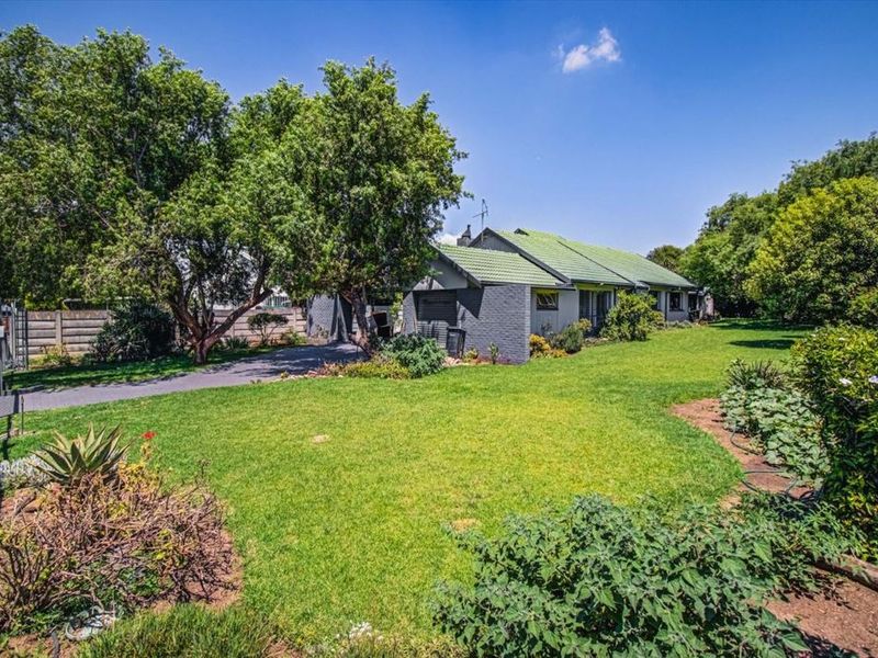 Spacious Family Home with Added Convenience - Photo 3