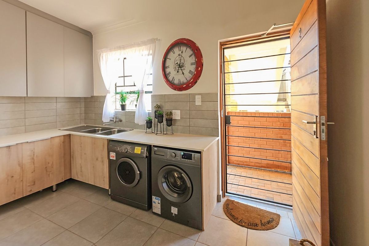 2 Bedroom 2 Bathroom apartment to rent at Olive Wood Village North, Kempton Park. - Photo 2