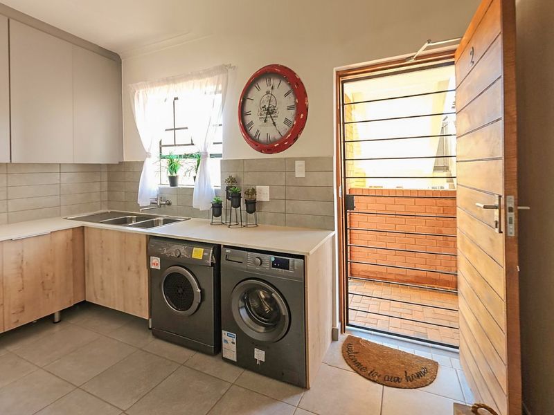 2 Bedroom 2 Bathroom apartment to rent at Olive Wood Village North, Kempton Park. - Photo 2