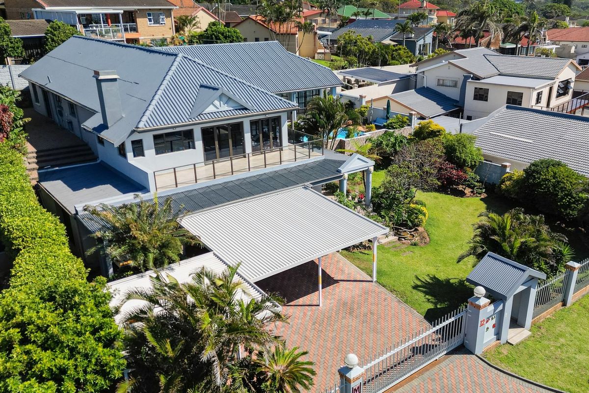 Stunning Ocean-View Home at a Great Address - Photo 2