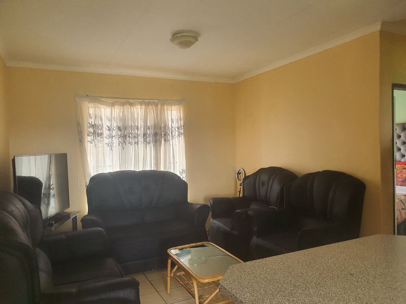 2 Bedroom Apartment For Sale in Amberfield - Photo 1