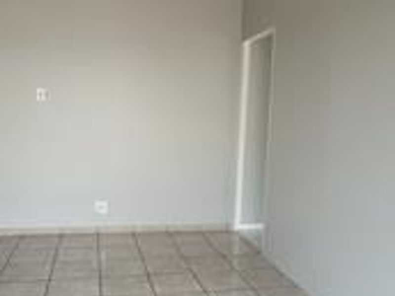 **Charming 1 Bedroom Home Available IMEDIATELY in a Shared Yard** - Photo 3